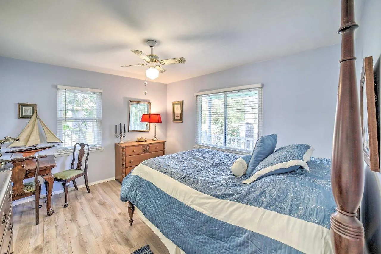 With Yard Less Than 1 Mi To The Beach! Holiday home