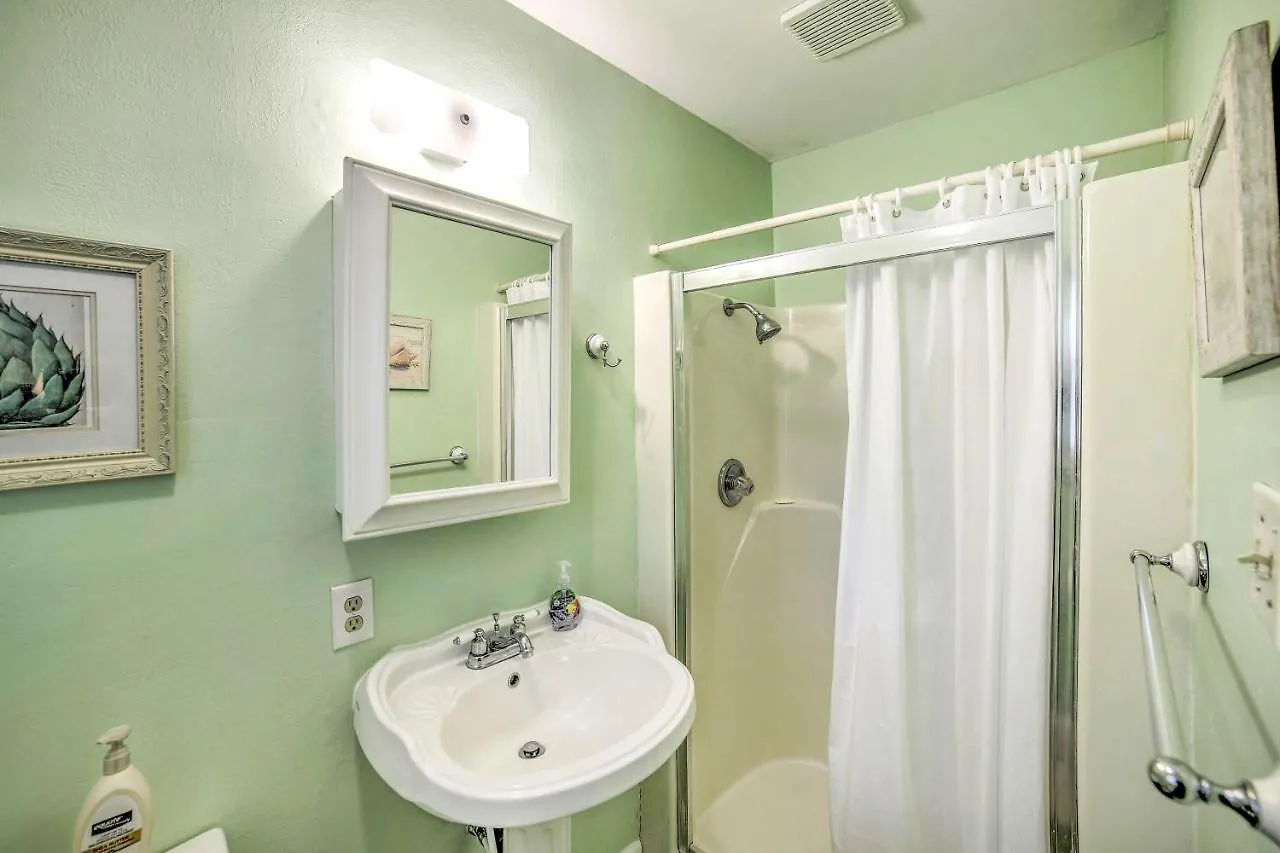 Holiday home With Yard Less Than 1 Mi To The Beach! Oak Island
