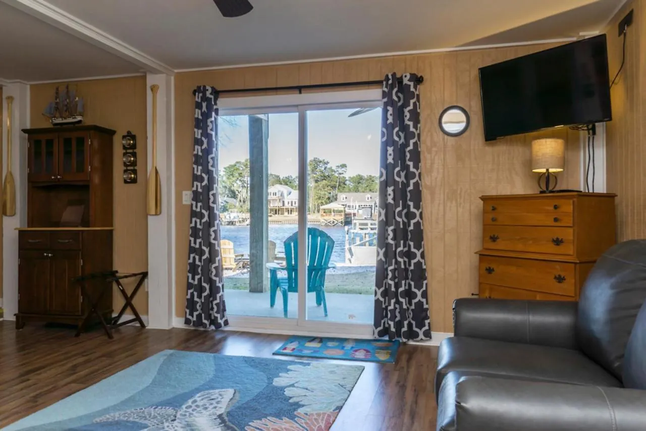 Blue Fish Shack By Oak Island