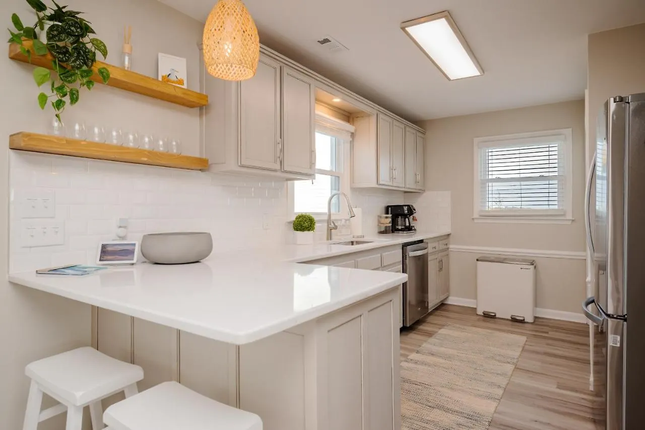 Holiday home Happier Than A Byrd With A French Fry Oak Island