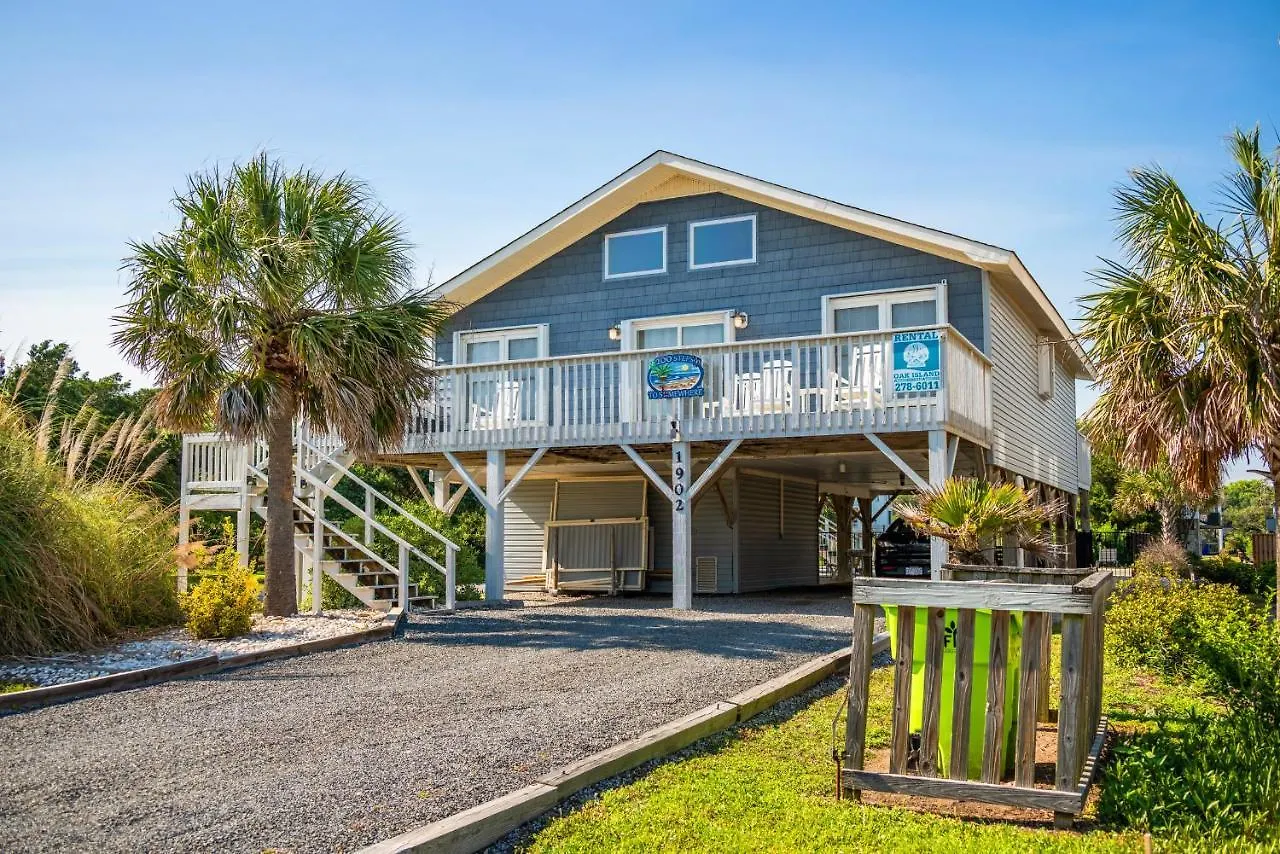200 Steps To Somewhere Holiday home Oak Island