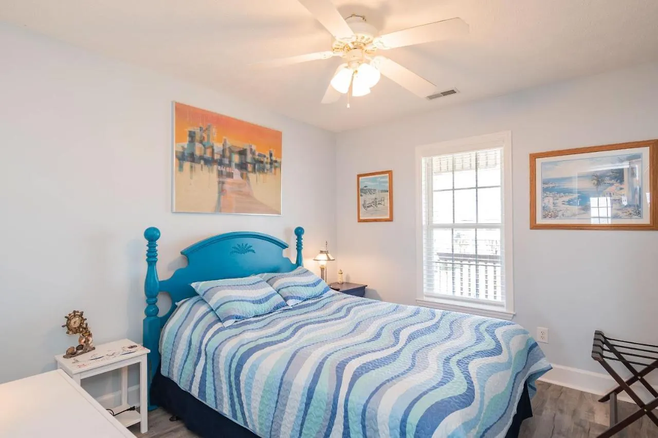 Holiday home The Turtle Shell By Oak Island