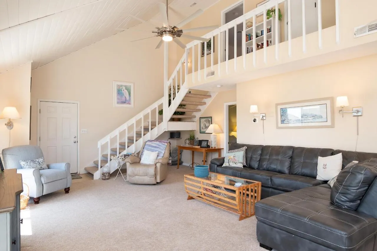 Holiday home Not By Oak Island