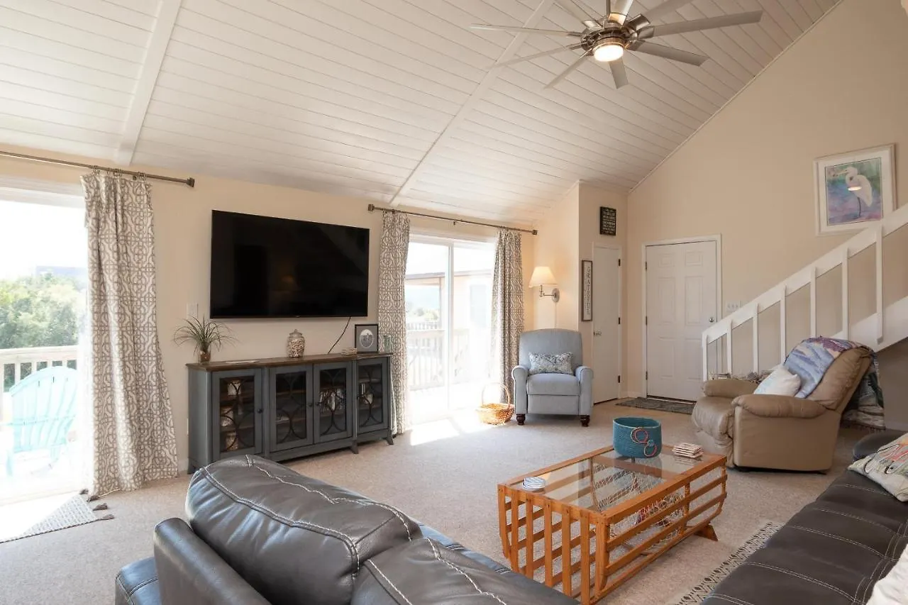 Holiday home Not By Oak Island