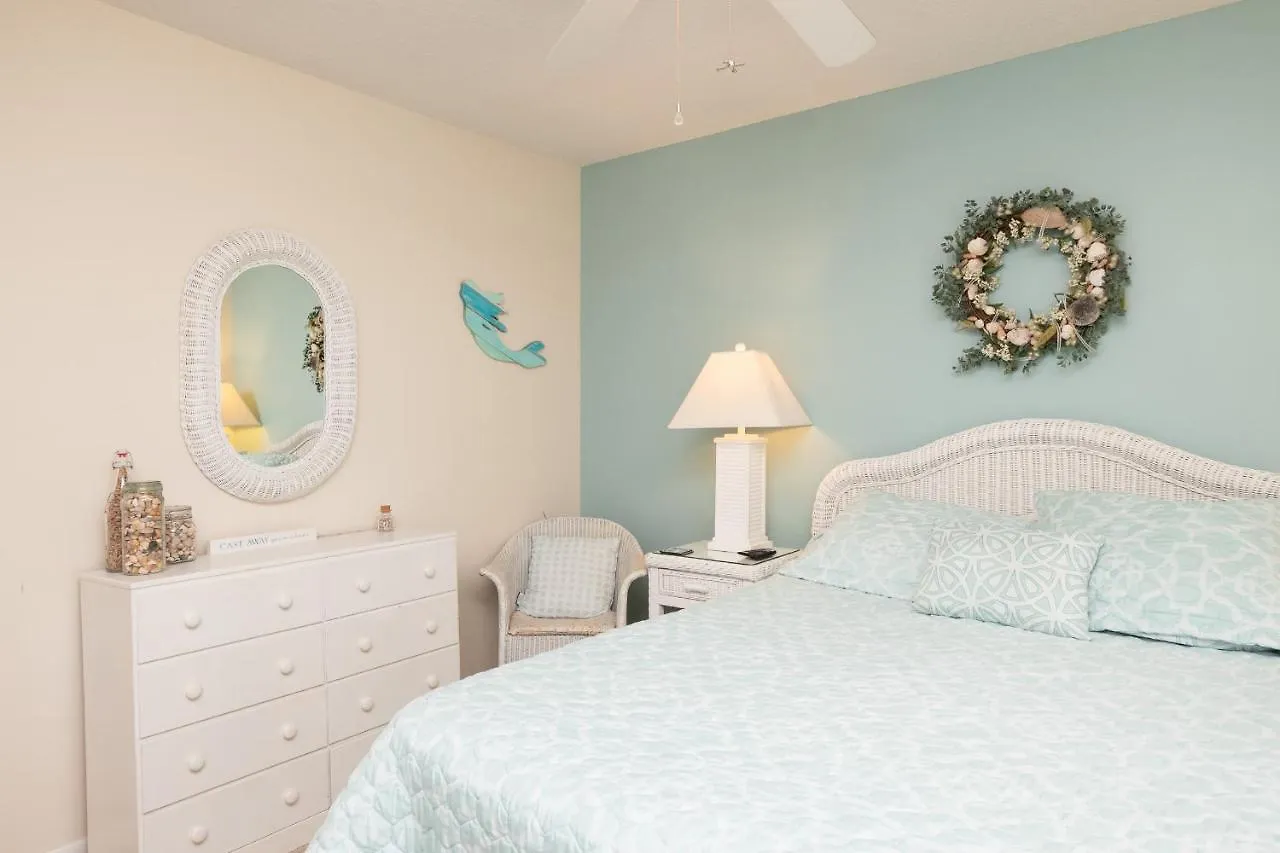 Holiday home Not By Oak Island