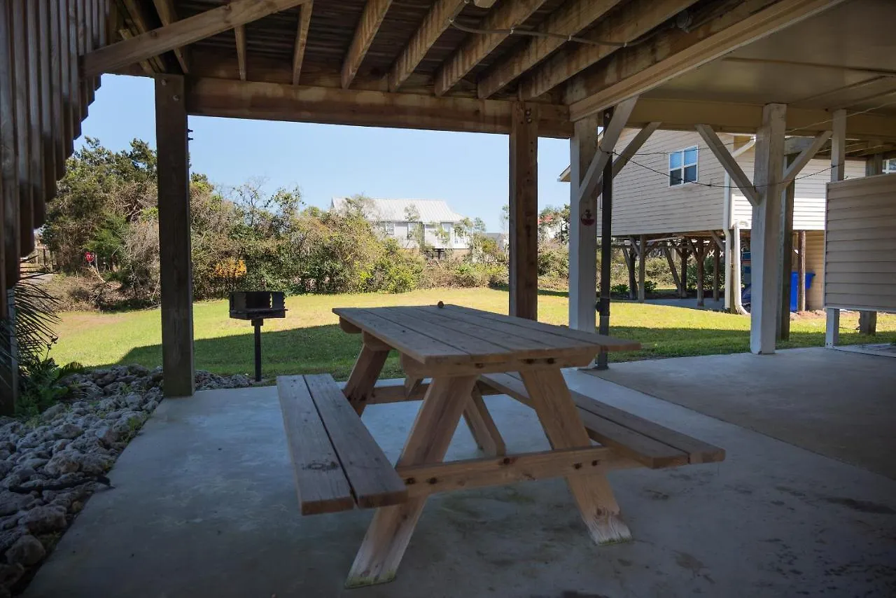 Holiday home Not By Oak Island