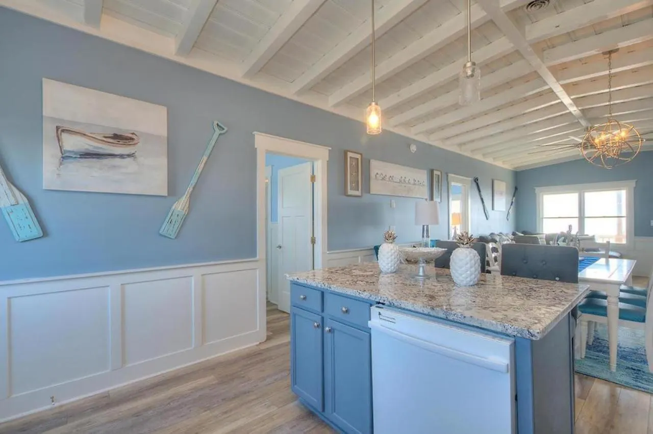 Holiday home A Lazy Daze Oak Island