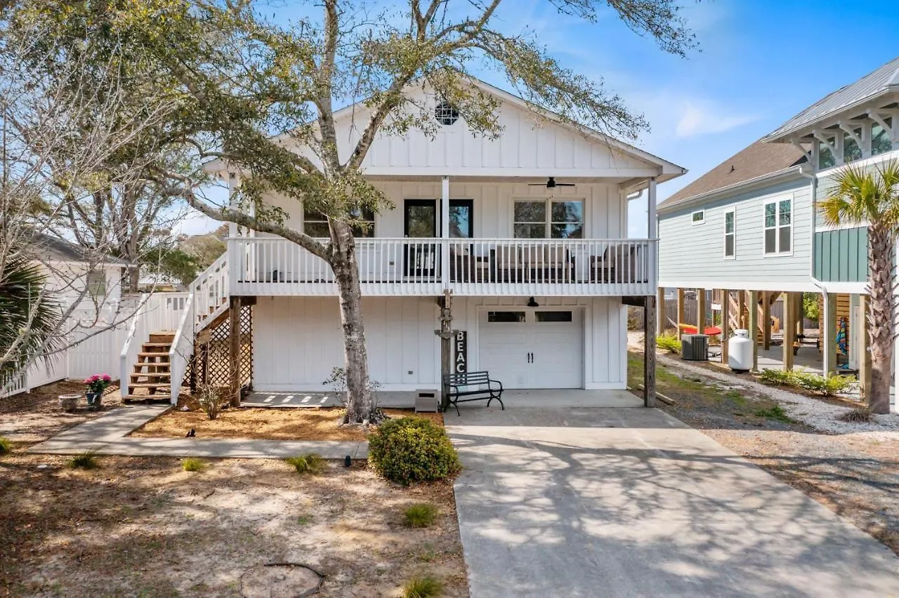 Holiday home Golden Oasis Oak Island
