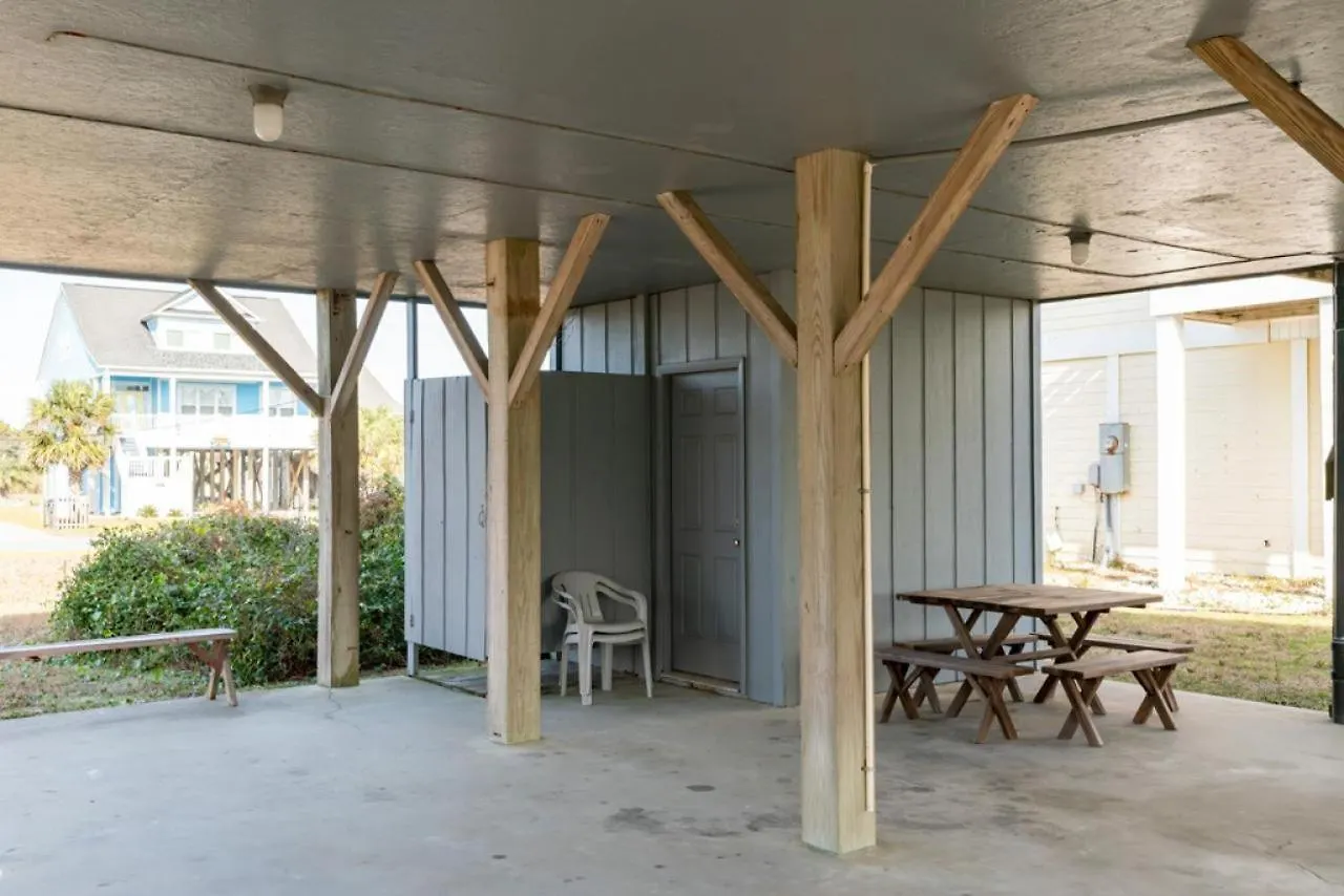 Statehouse By * Oak Island