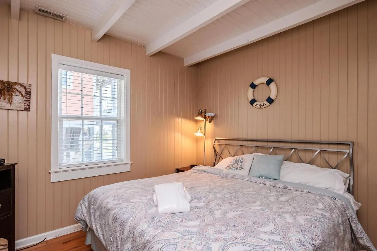 Holiday home Coastal Breeze By Oak Island