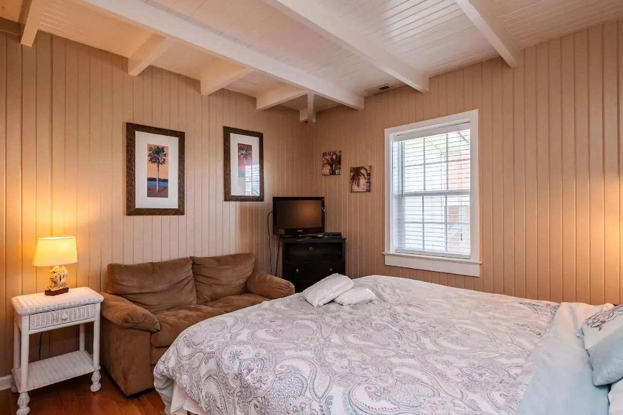 Holiday home Coastal Breeze By