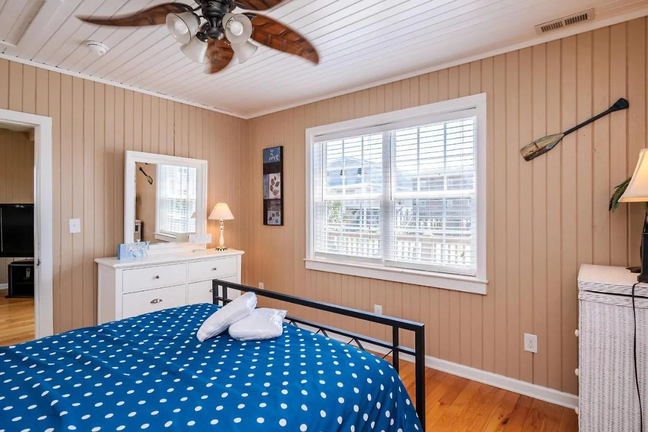Holiday home Coastal Breeze By
