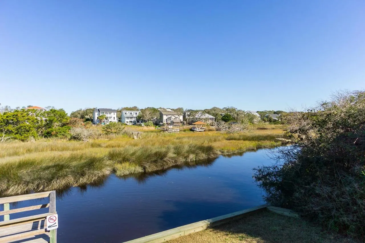 Otter By Holiday home Oak Island