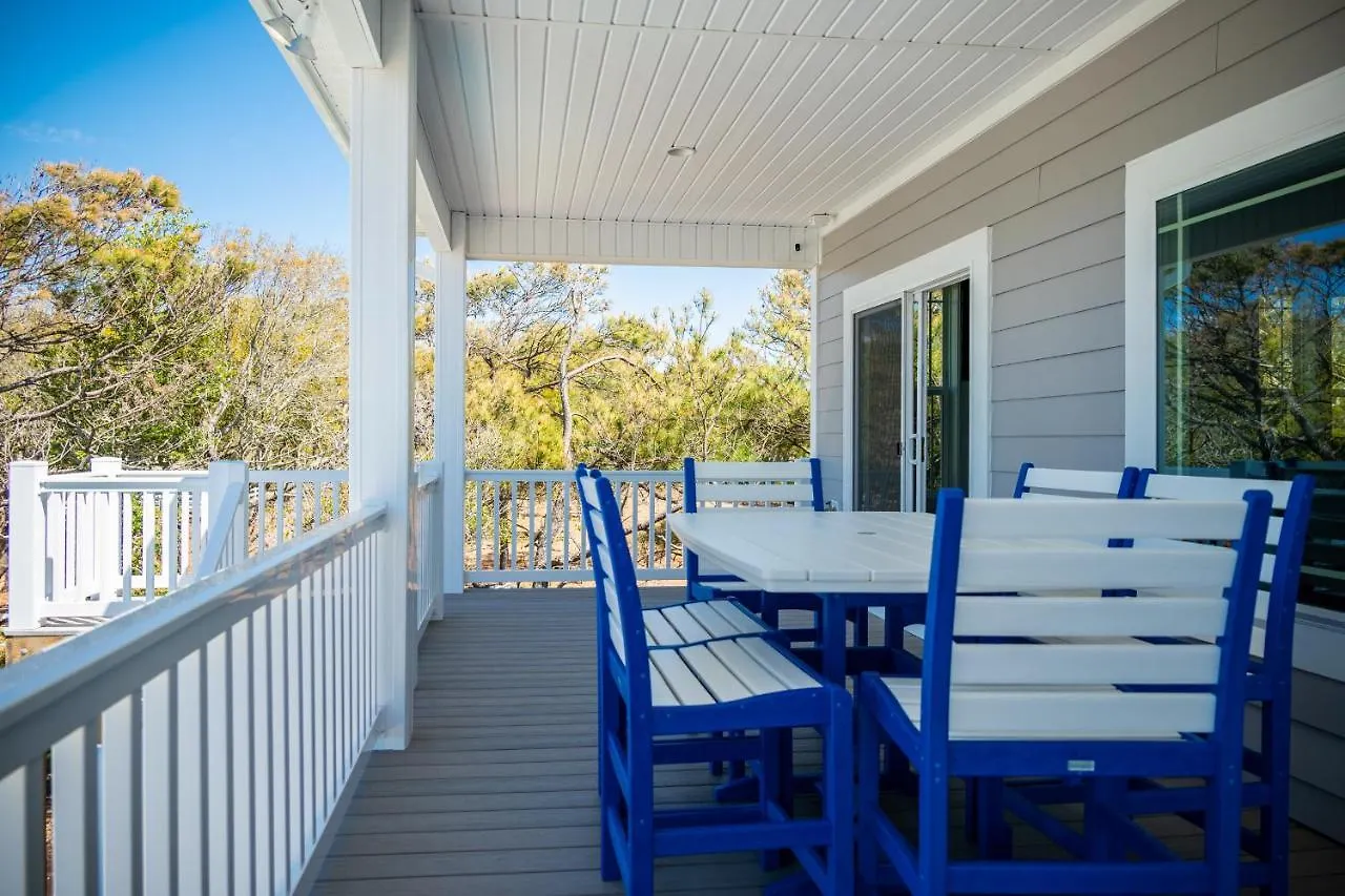 Decked Out By Holiday home *