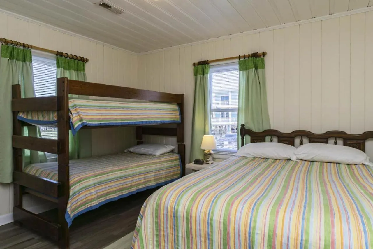 Holiday home Rhoney R&r Oak Island
