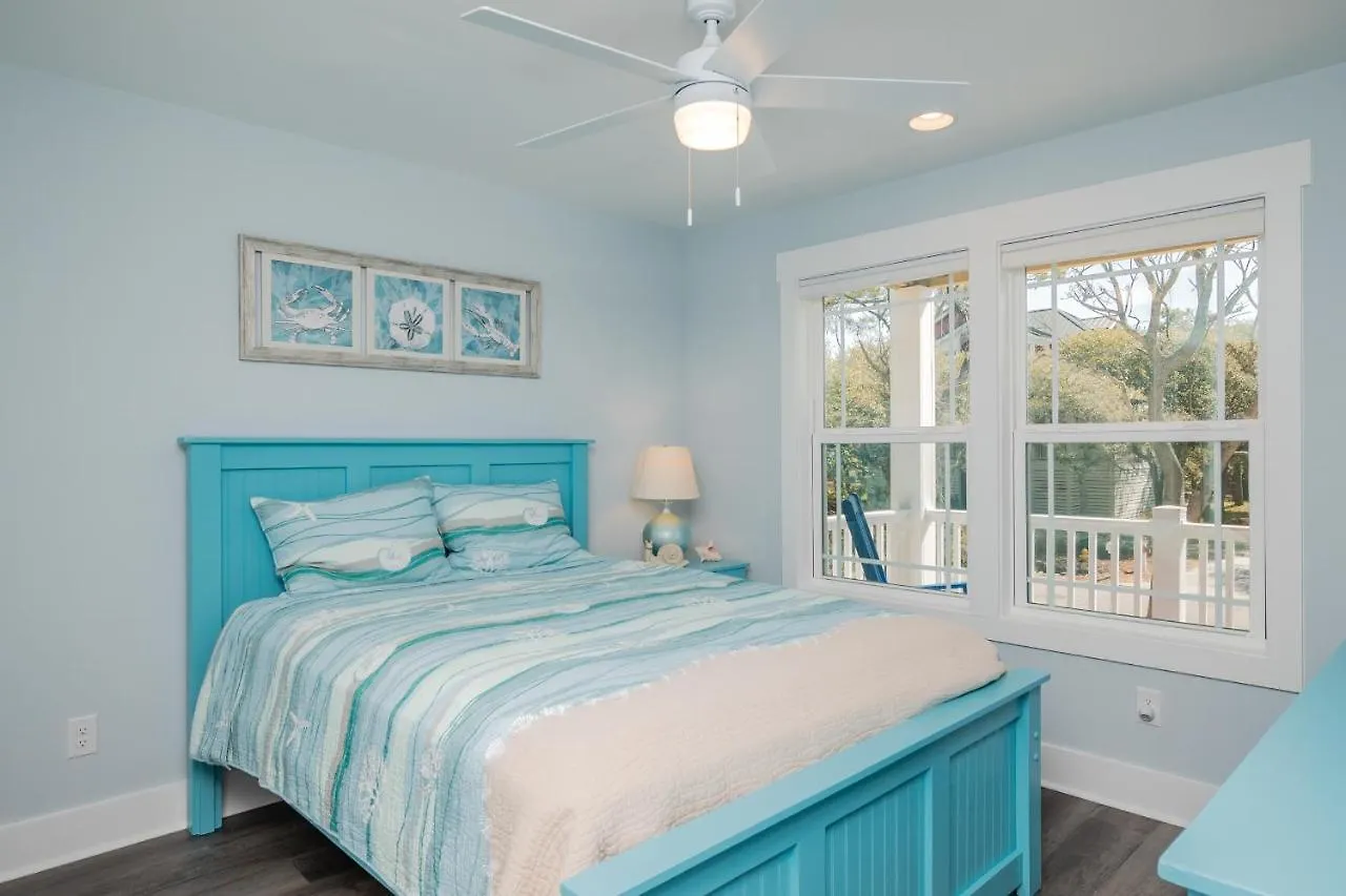 Holiday home Decked Out By Oak Island