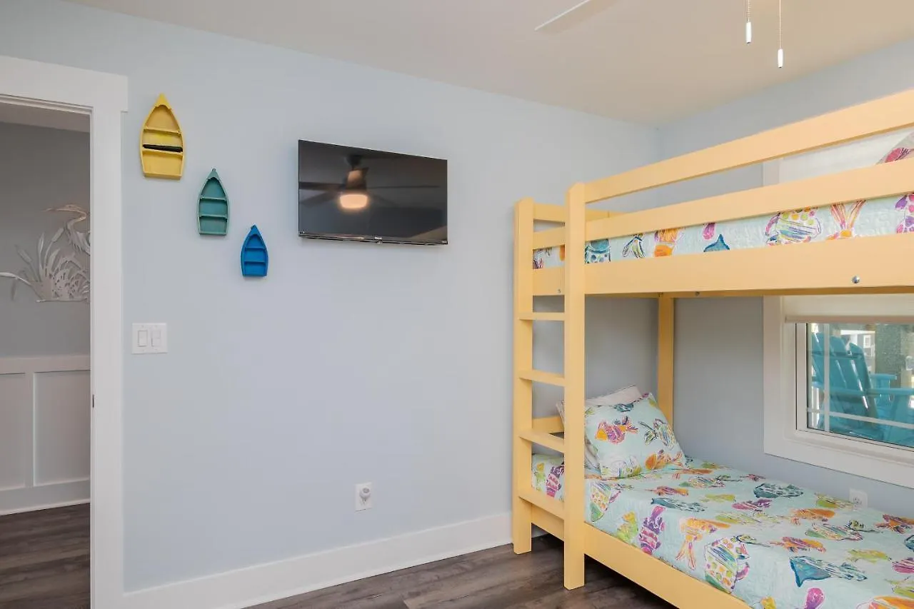 Decked Out By Holiday home Oak Island