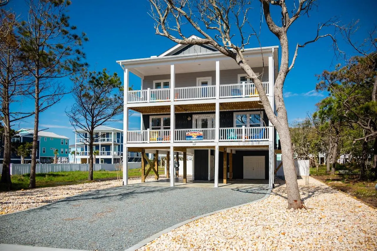 Holiday home Decked Out By Oak Island