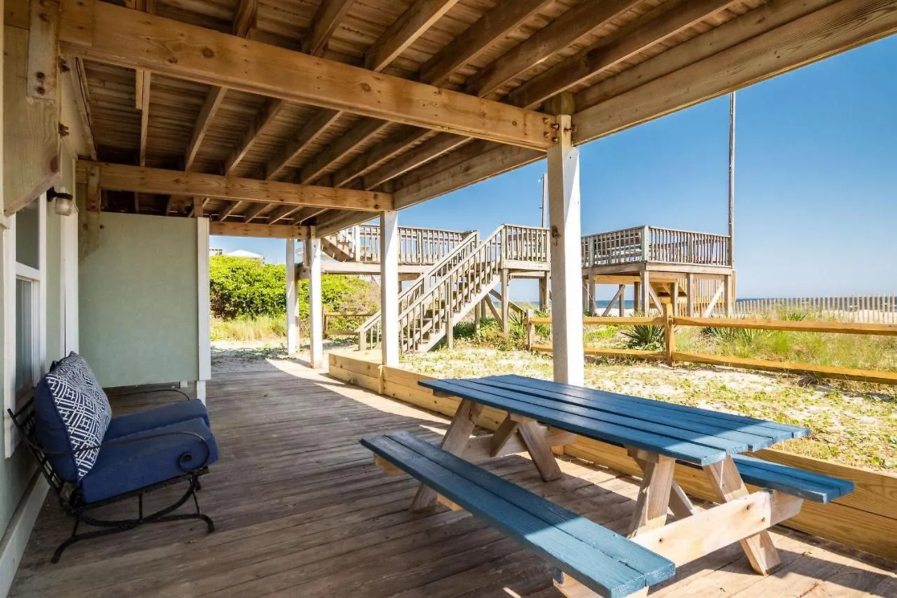 Barracks By Holiday home Oak Island