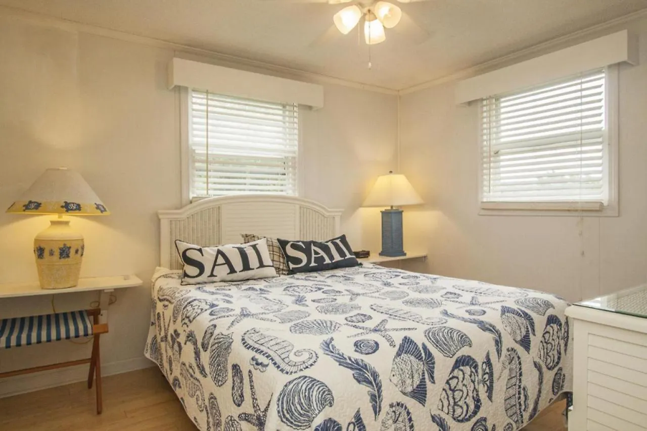 Sunkissed 2 By Holiday home Oak Island