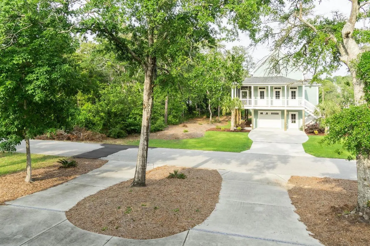 Holiday home Time Stands Still By Oak Island
