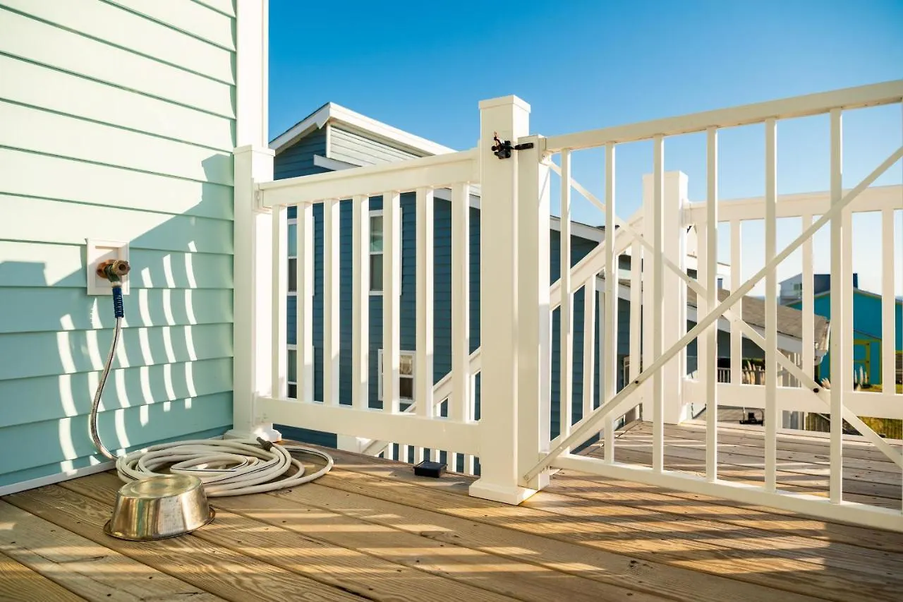 A Pawsitive Attitude By Holiday home Oak Island