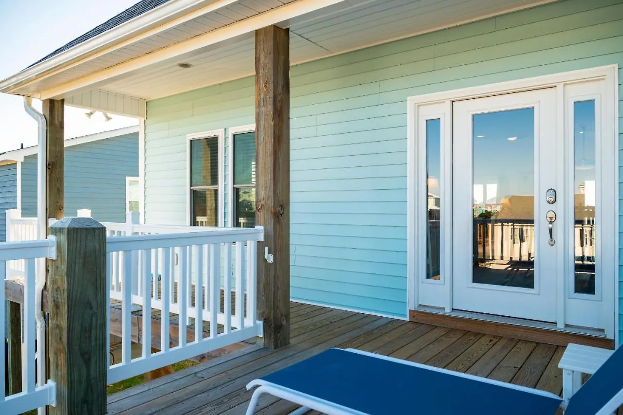 A Pawsitive Attitude By Holiday home Oak Island