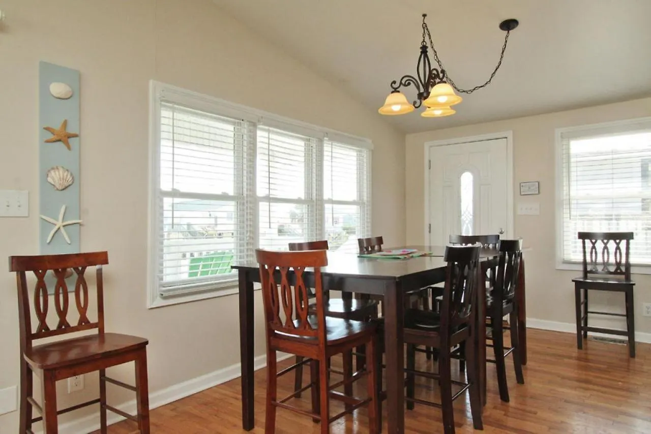 Is It By Holiday home Oak Island