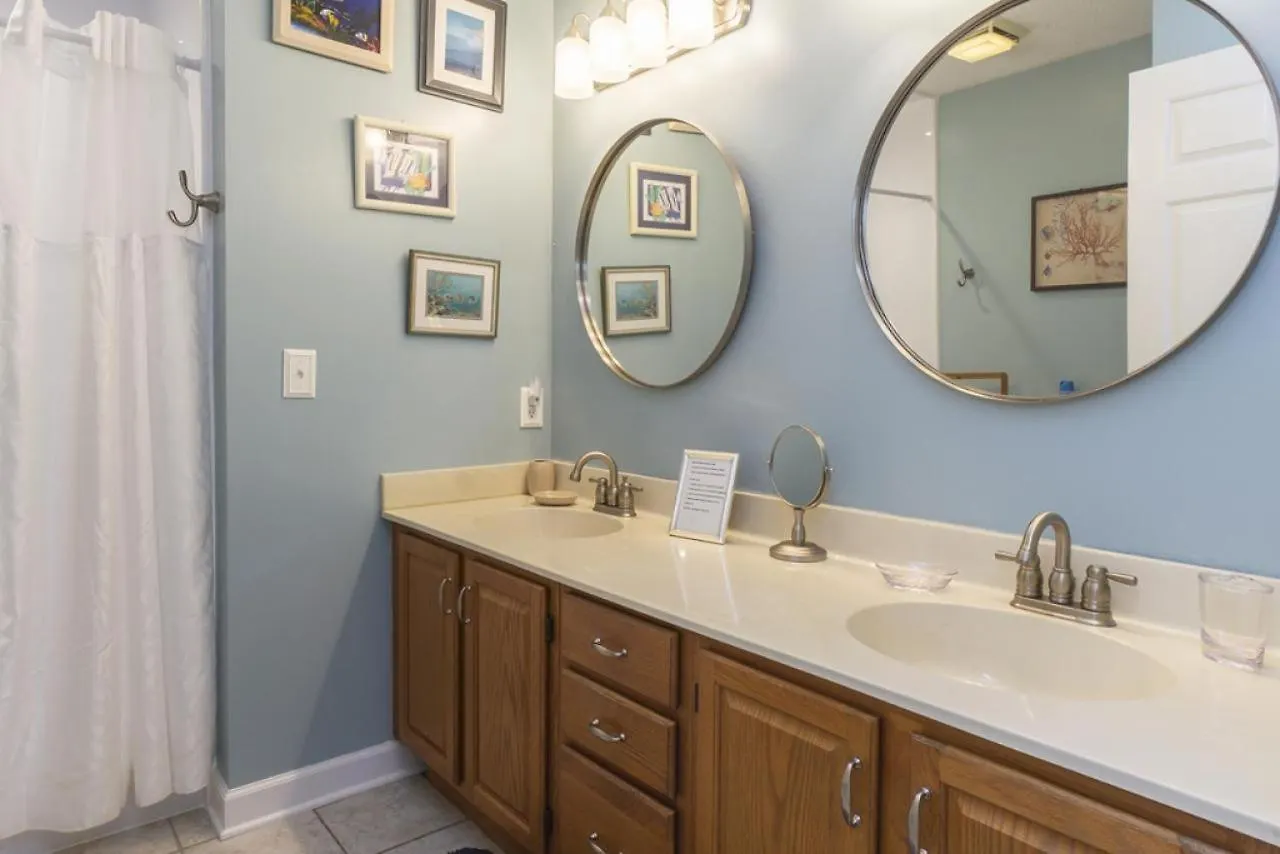 Holiday home Breeze By Oak Island