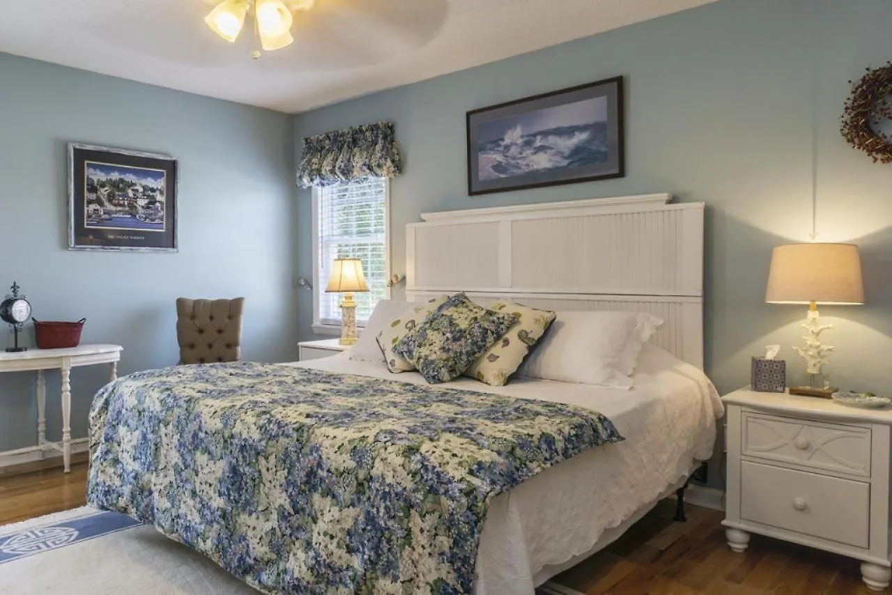 Breeze By Holiday home Oak Island