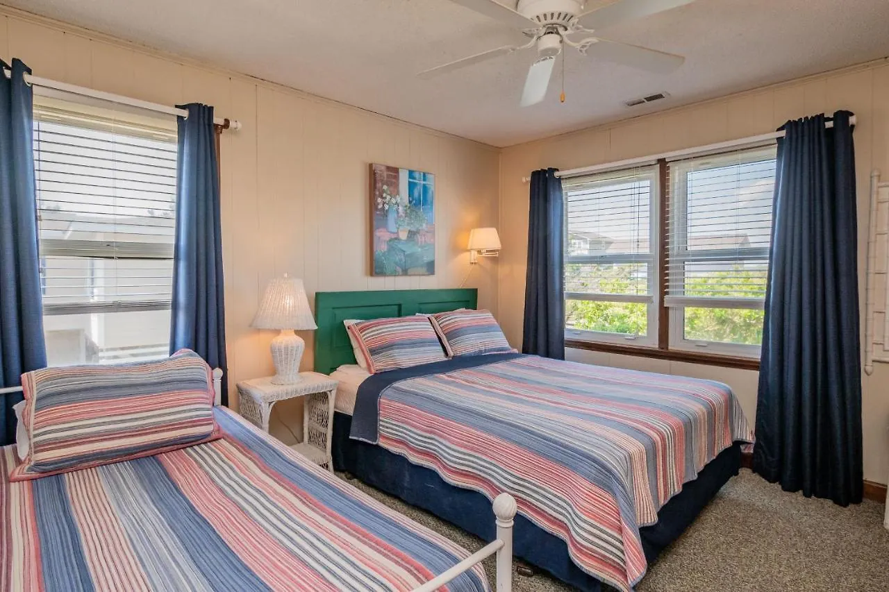 Barracks By Holiday home Oak Island
