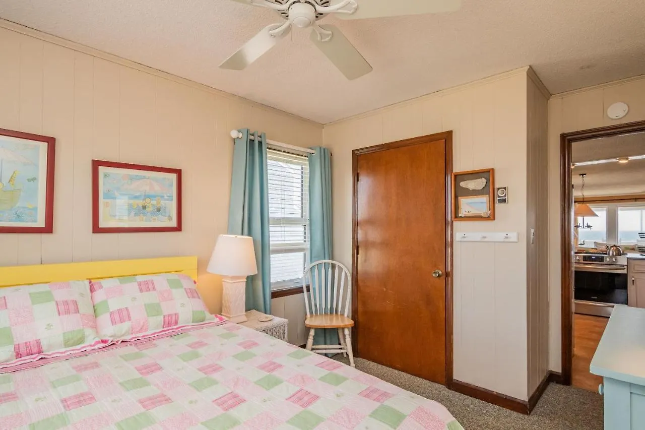 Barracks By Holiday home Oak Island