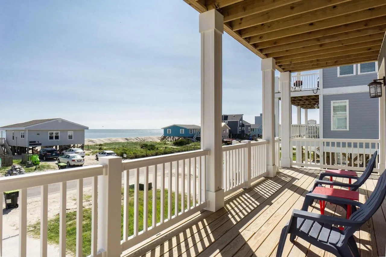 Holiday home The Treasure Chest By Oak Island
