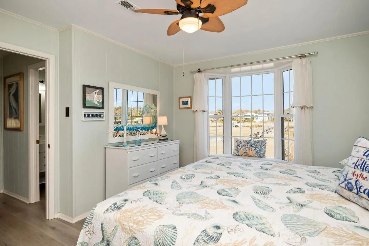 It Depends By Holiday home Oak Island