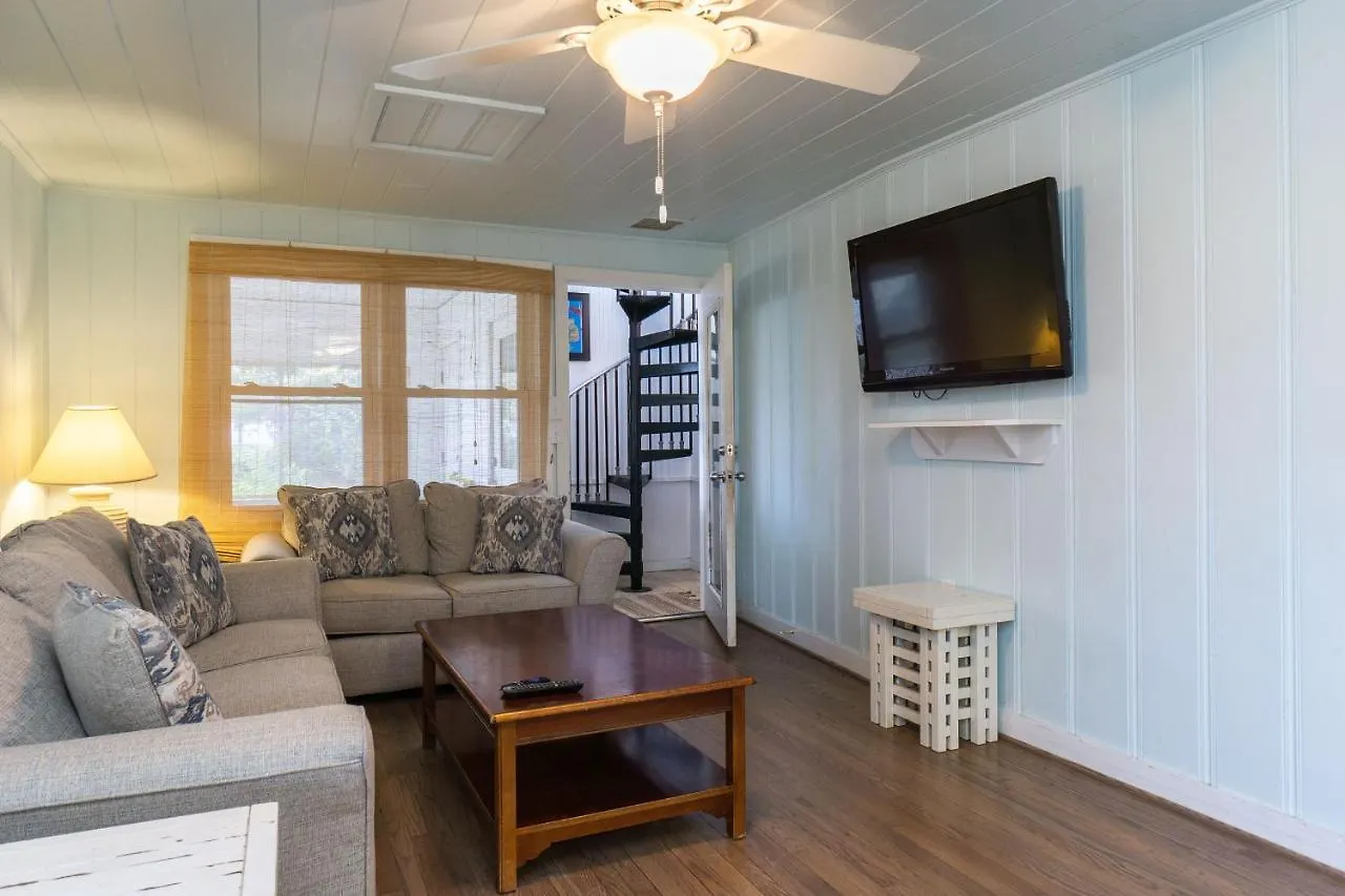 Holiday home A Little R&r By Oak Island