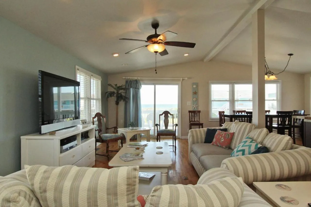 Holiday home Is It By Oak Island