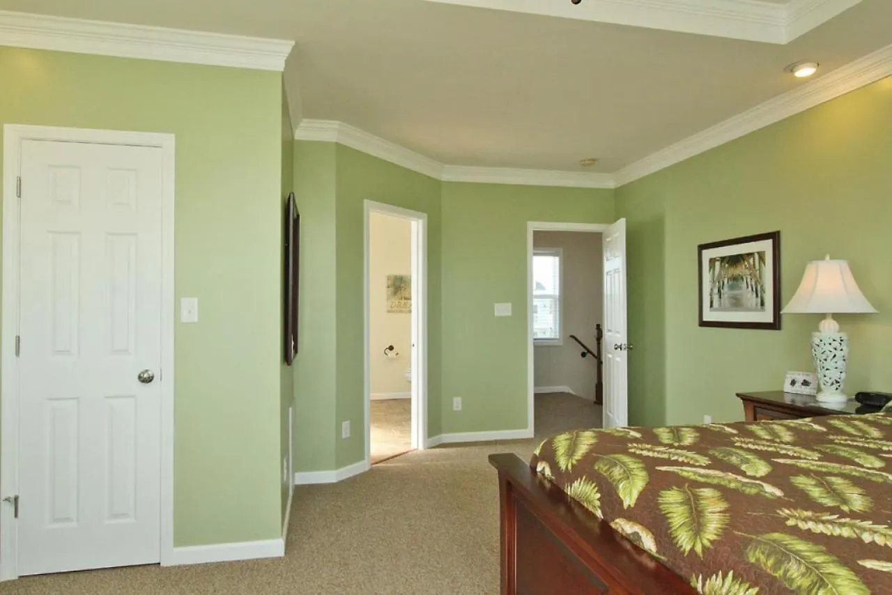 Holiday home Is It By Oak Island