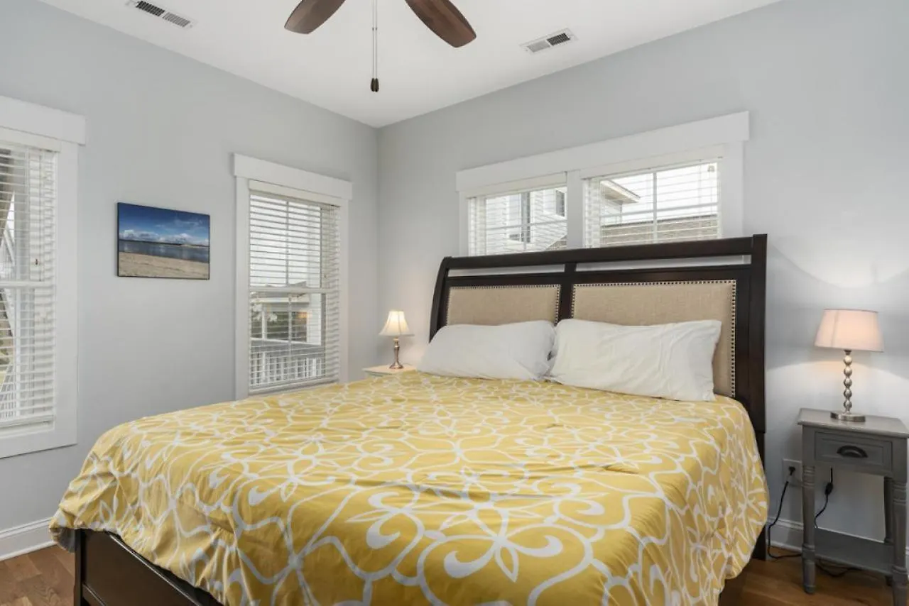 Holiday home Coast Is Clear By
