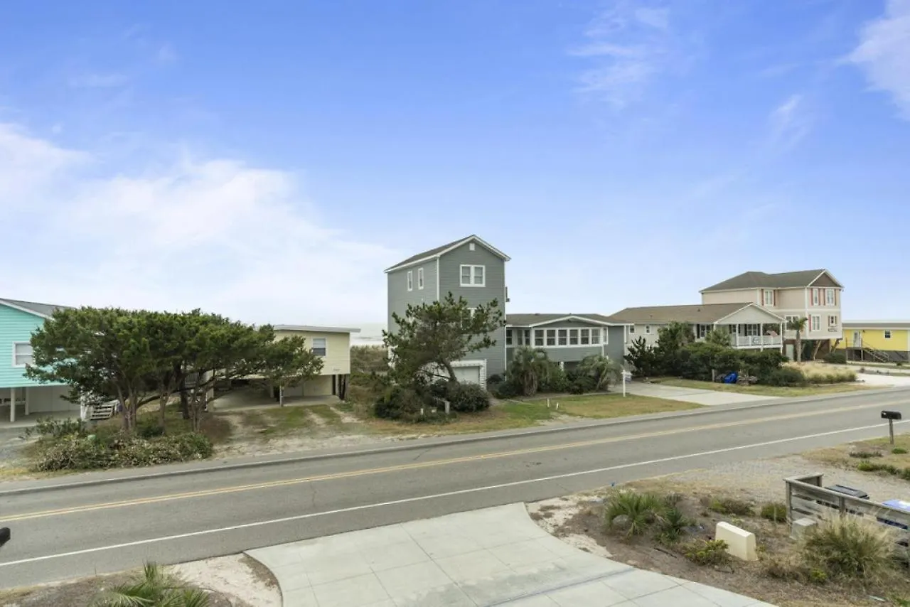 Coast Is Clear By Holiday home *