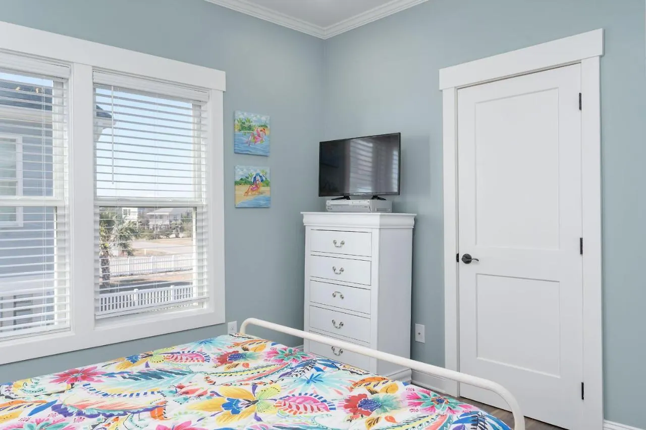 Holiday home The Treasure Chest By Oak Island