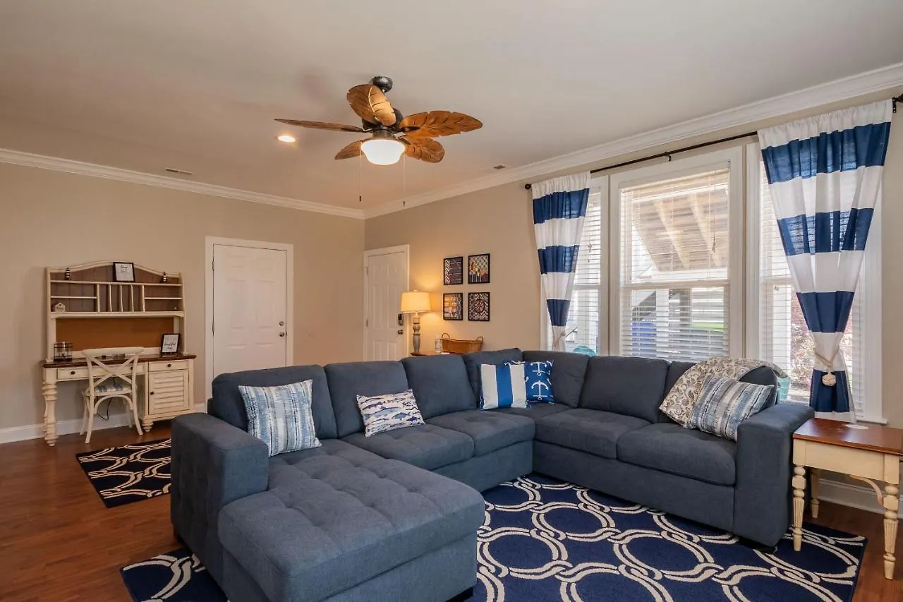 The Sassy Seahorse By Holiday home Oak Island