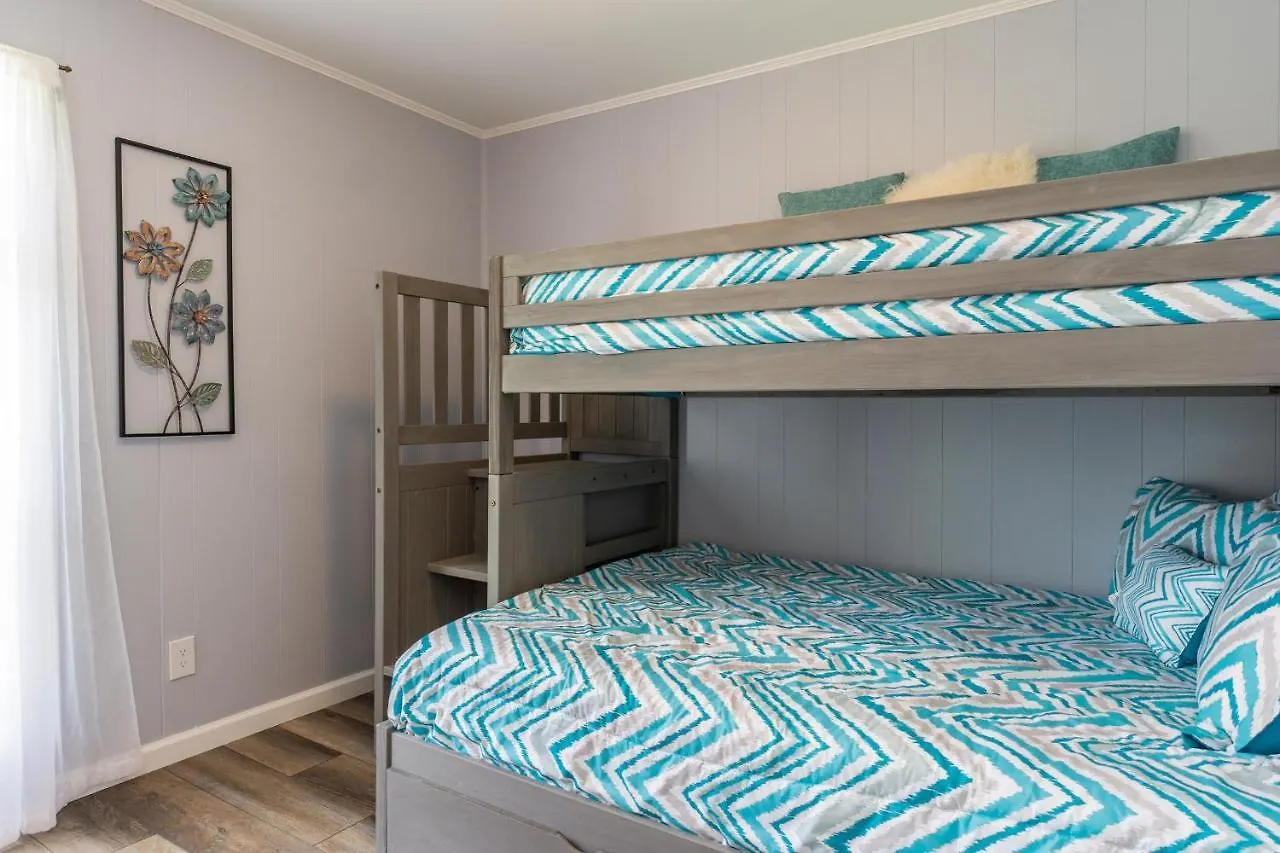 Holiday home Pelican Park By *
