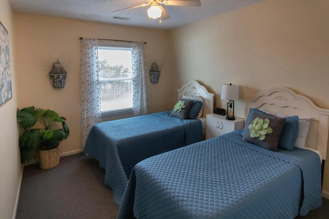 Beachypeachykeen By Holiday home Oak Island