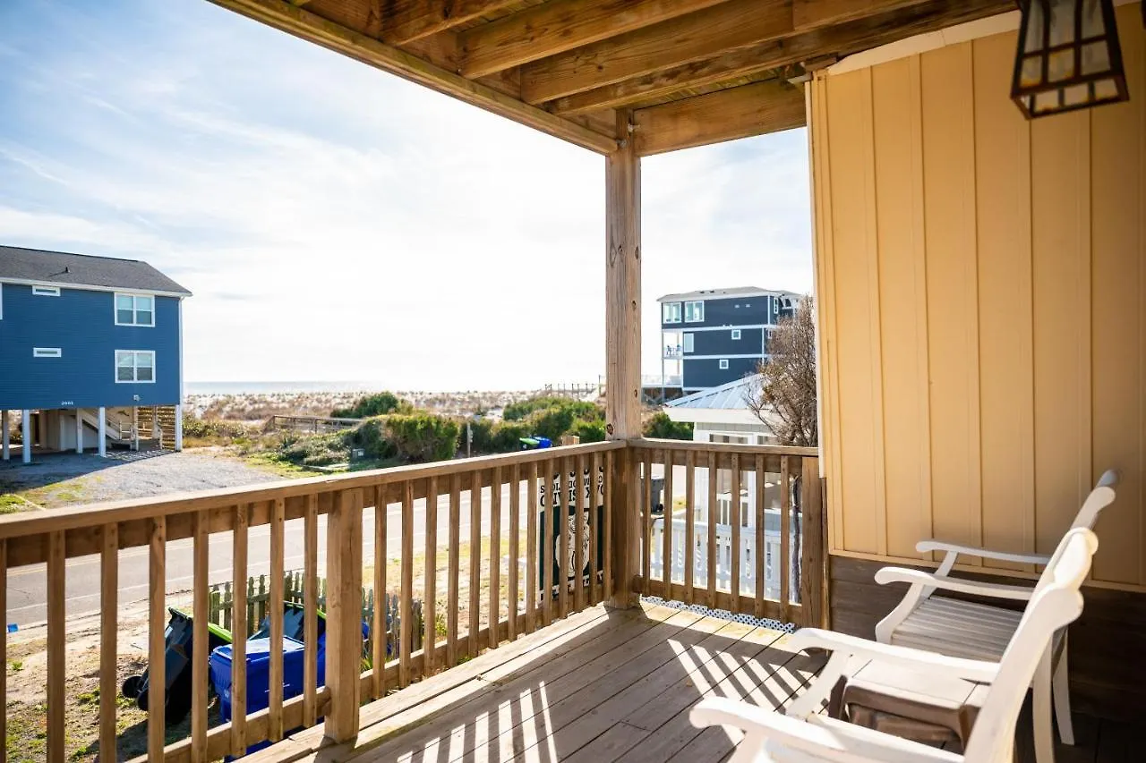 Beachypeachykeen By Oak Island