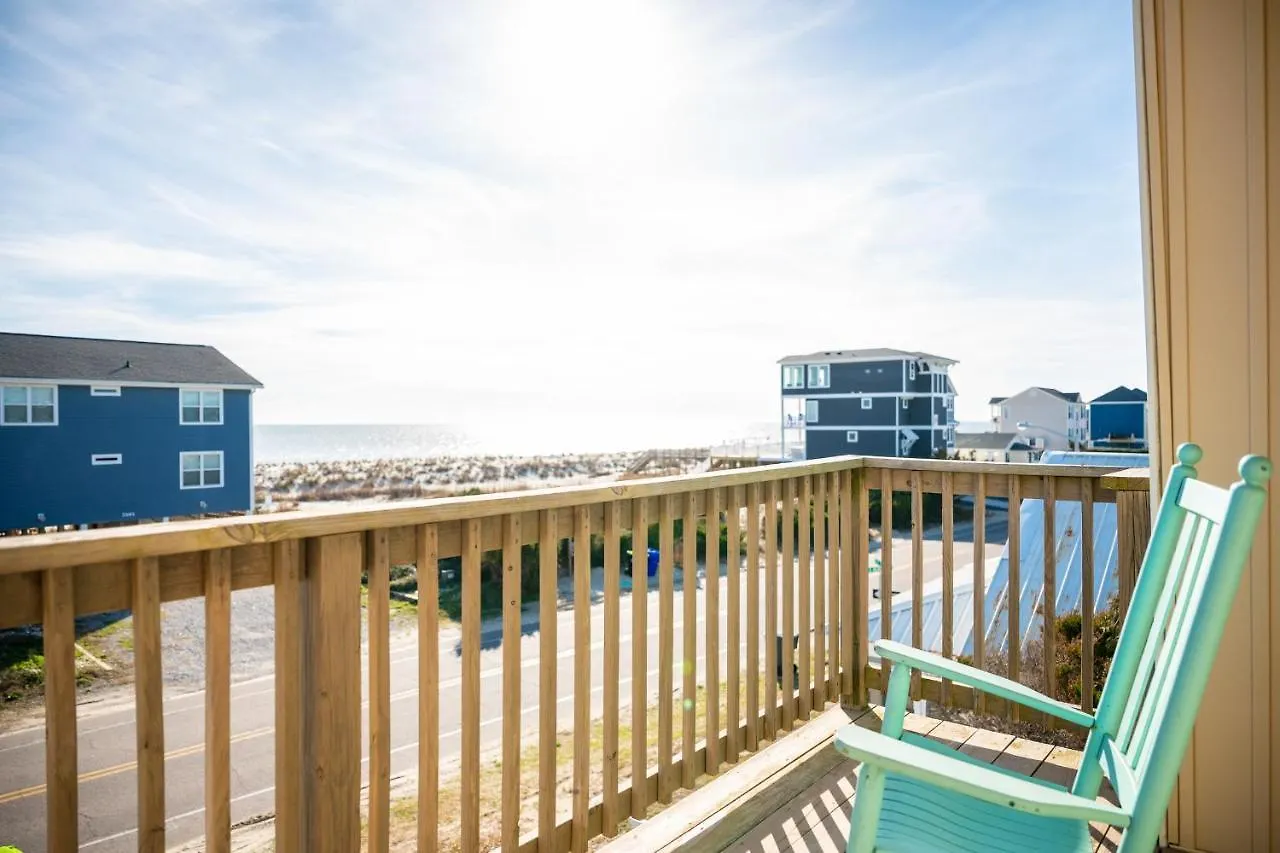 Holiday home Beachypeachykeen By *