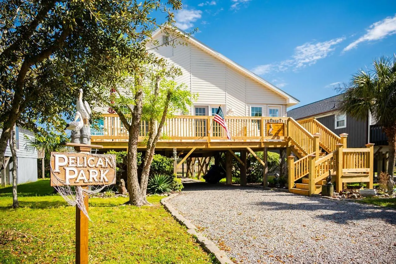 Pelican Park By Holiday home Oak Island