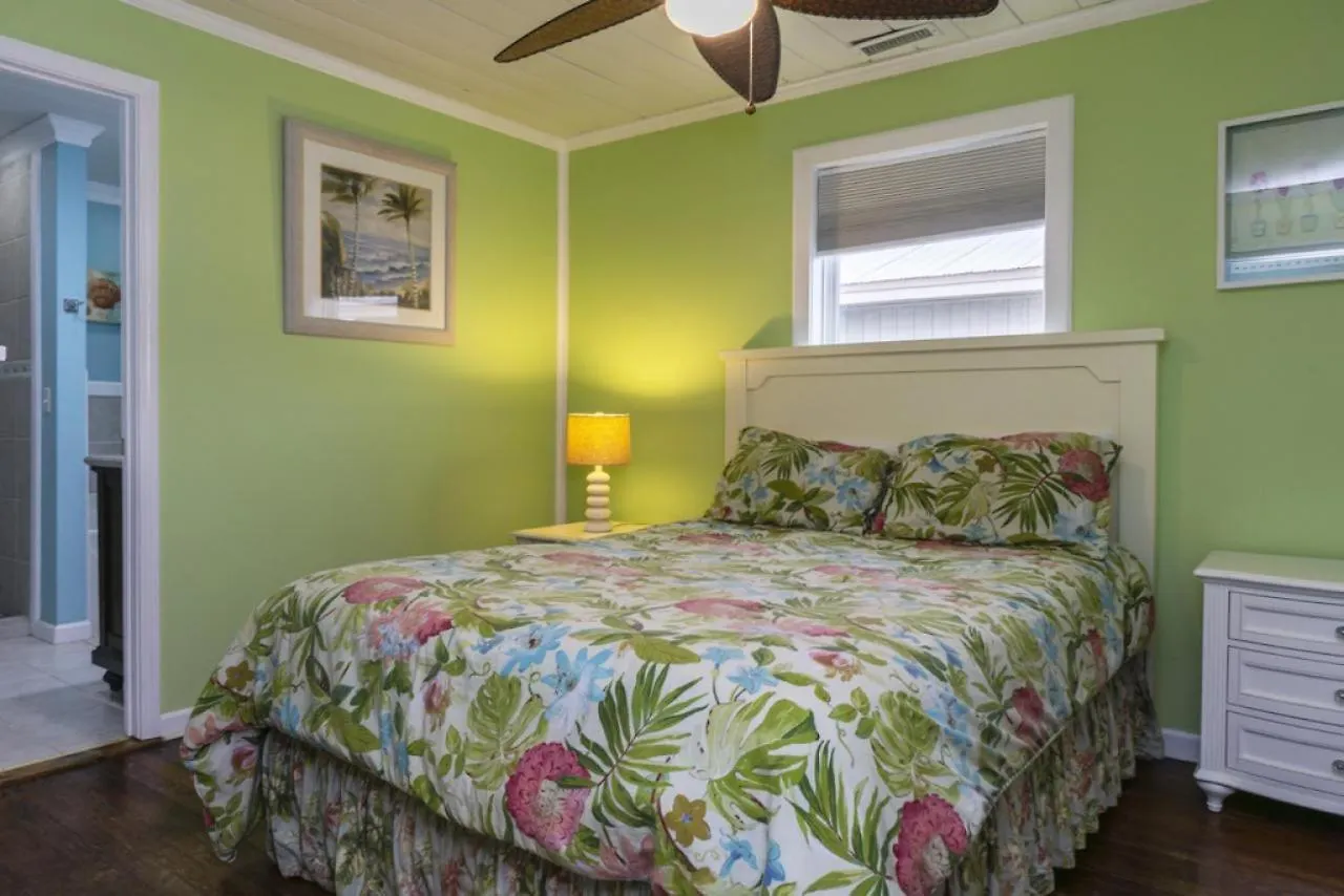 Holiday home Diamond In The Rough By Oak Island
