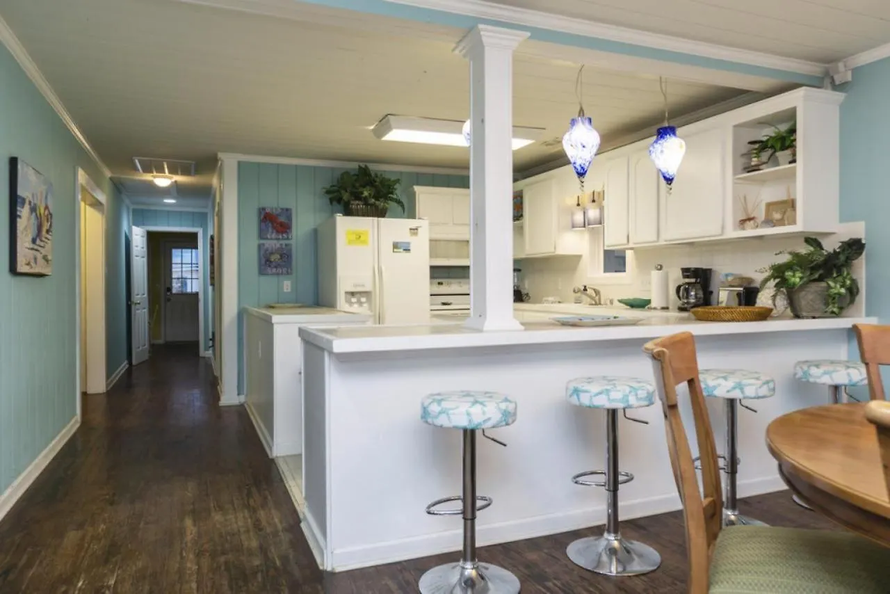 Holiday home Diamond In The Rough By Oak Island