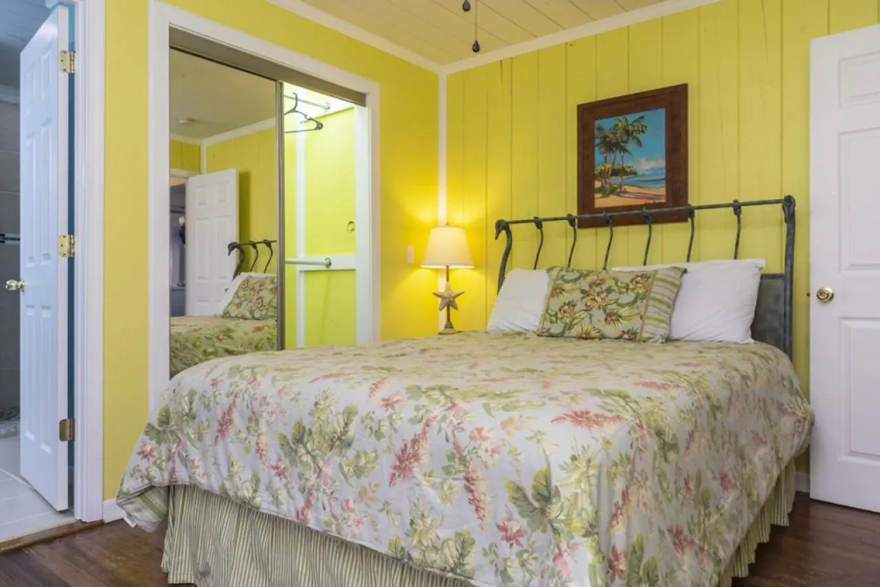 Holiday home Diamond In The Rough By Oak Island