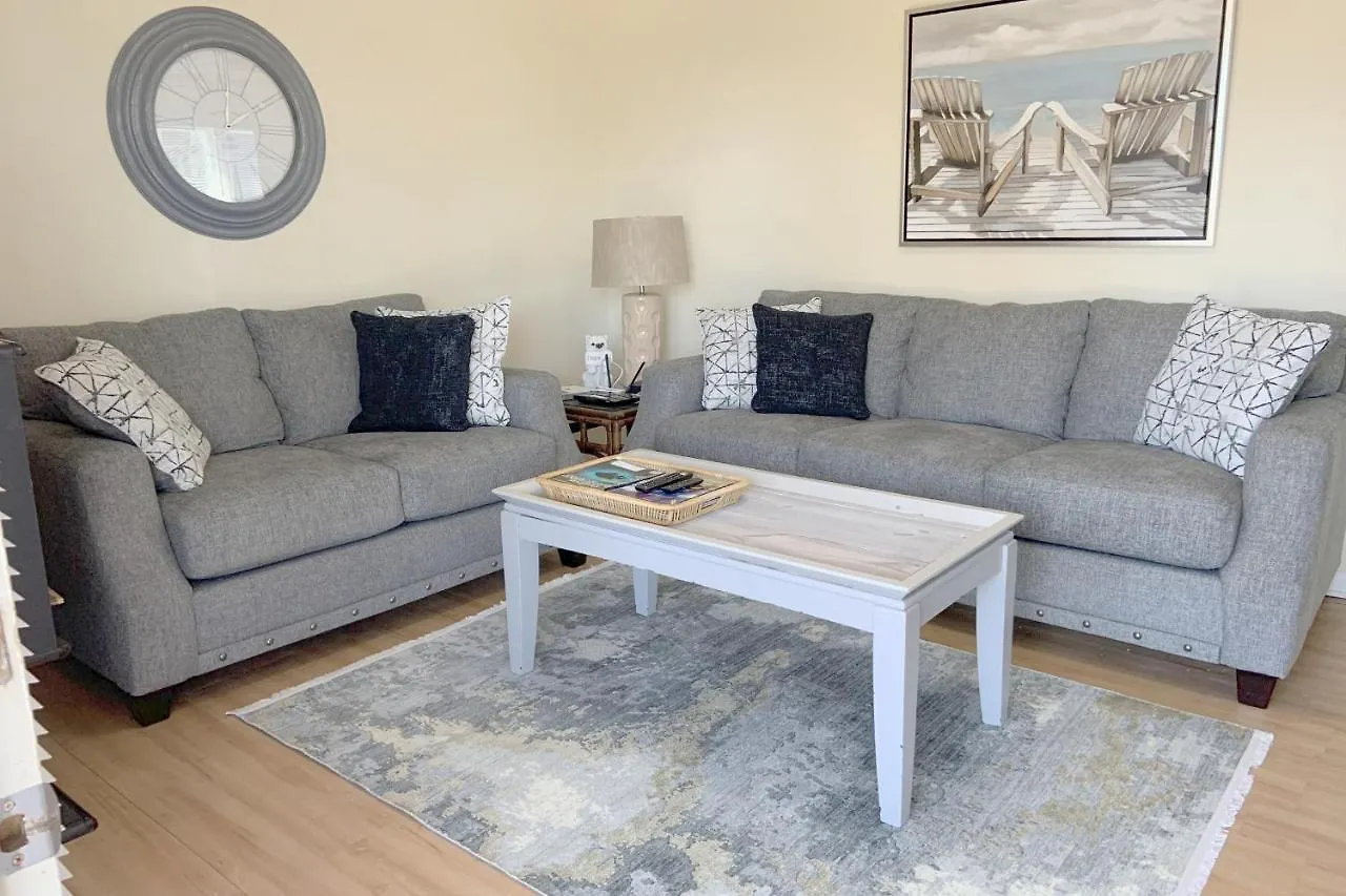 Holiday home Beachypeachykeen By Oak Island